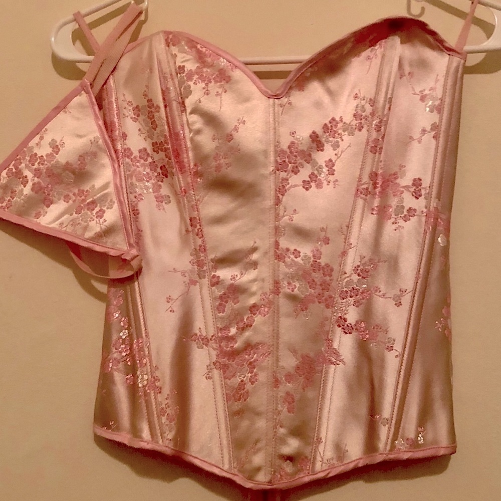 Beautiful light pink, floral corset set 🔥